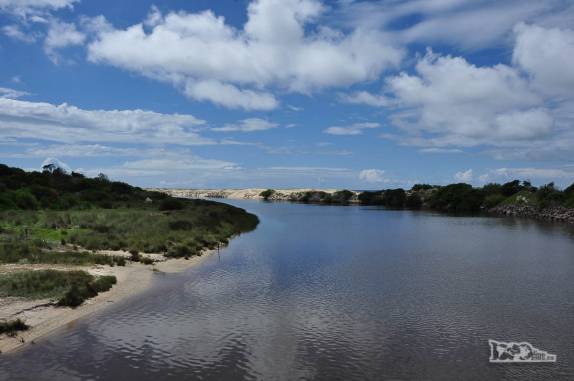 O rio Chuí, que marca a fronteira entre Brasil e Uruguai, no Rio Grande do Sul